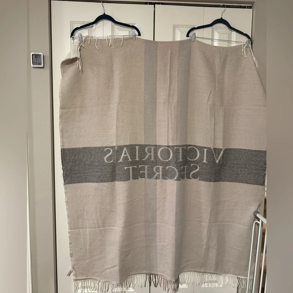 Victoria's Secret Woven Blanket in Cream